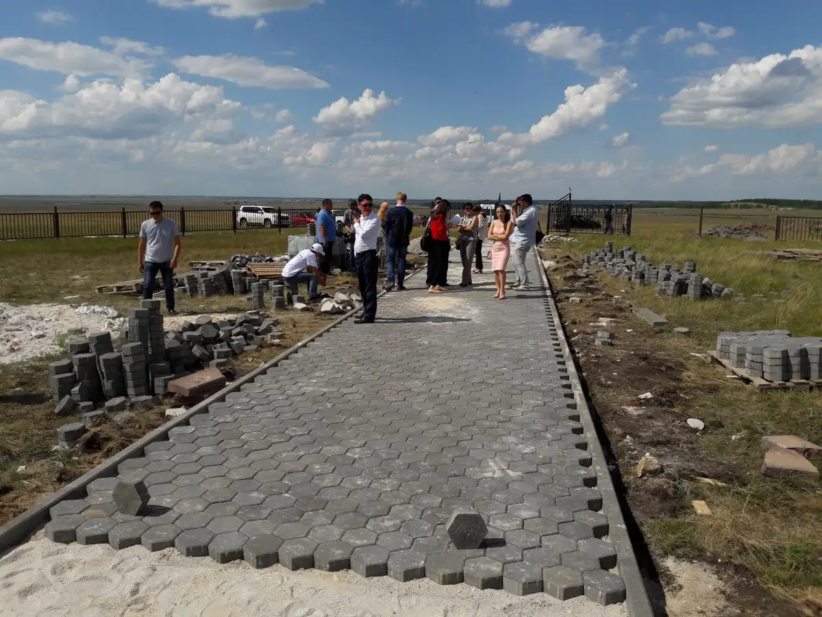 Ақмолалық өз ақшасына Уəли хан мазарын абаттандырып жатыр