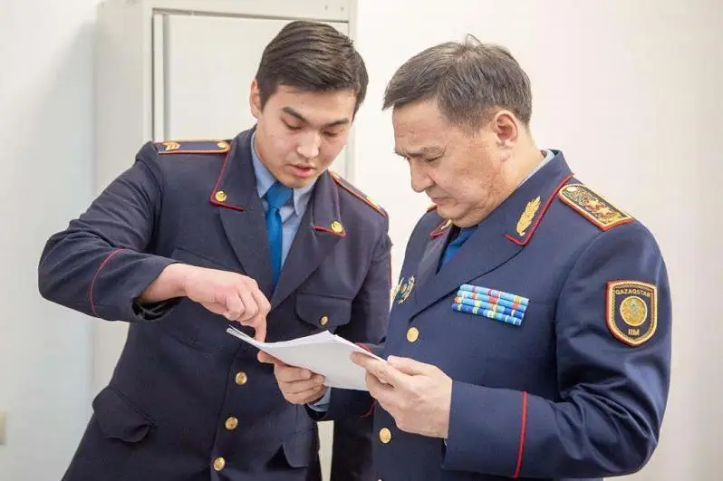 Марат Ахметжанов посетил подразделения столичной полиции