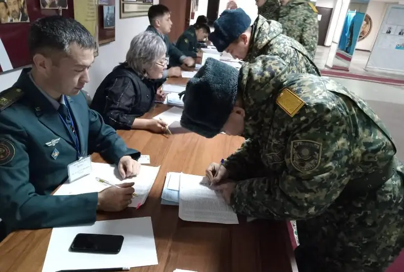 Личный состав воинских частей РгК «Шығыс» Национальной гв­ардии проголосовал в Усть-Каменогорске