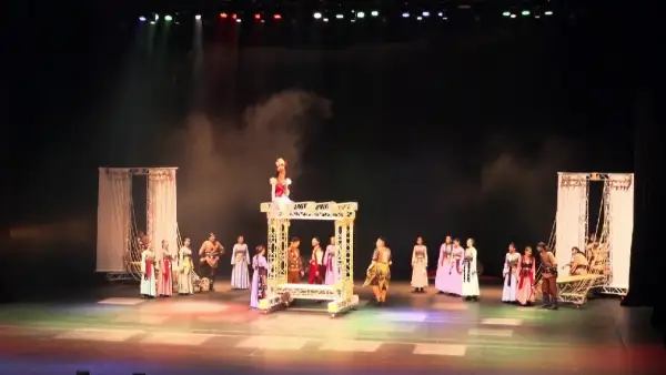 وڭتۇستىك كورەيادا «قىز جىبەك» ميۋزيكلى ونلاين كورسەتىلدى