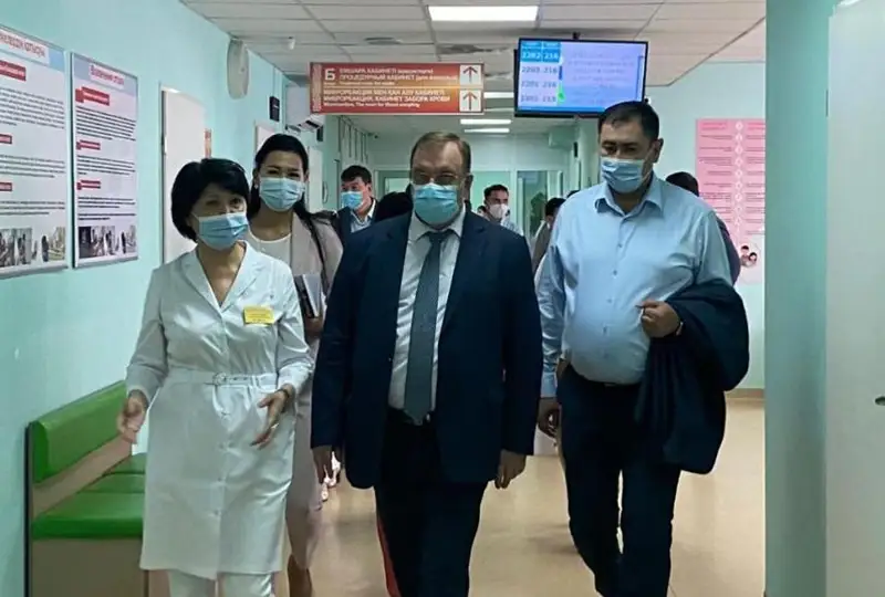 Вице-министр здравоохранения РК ознакомился с работой столичной поликлиники