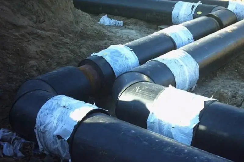 Грузовик повредил трубопровод в Астане