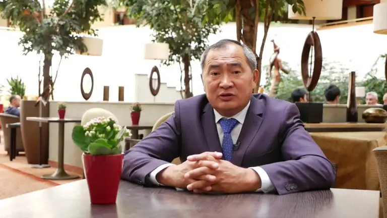 جوق ىزدەگەن جازۋشى