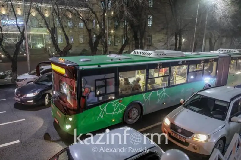 Водители автобусов за день совершили 61 нарушение ПДД в Алматы
