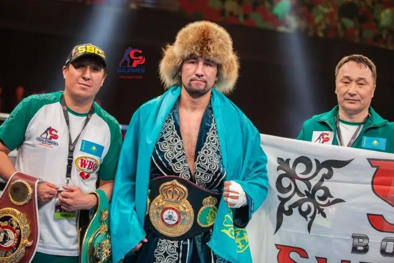 ايدوس ەربوسىن ۇلى جەڭىلىپ كورمەگەن گانالىق بوكسشىمەن جۇدىرىقتاسادى