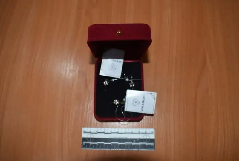 Грузчика аэропорта Актау задержали за кражу золотых изделий