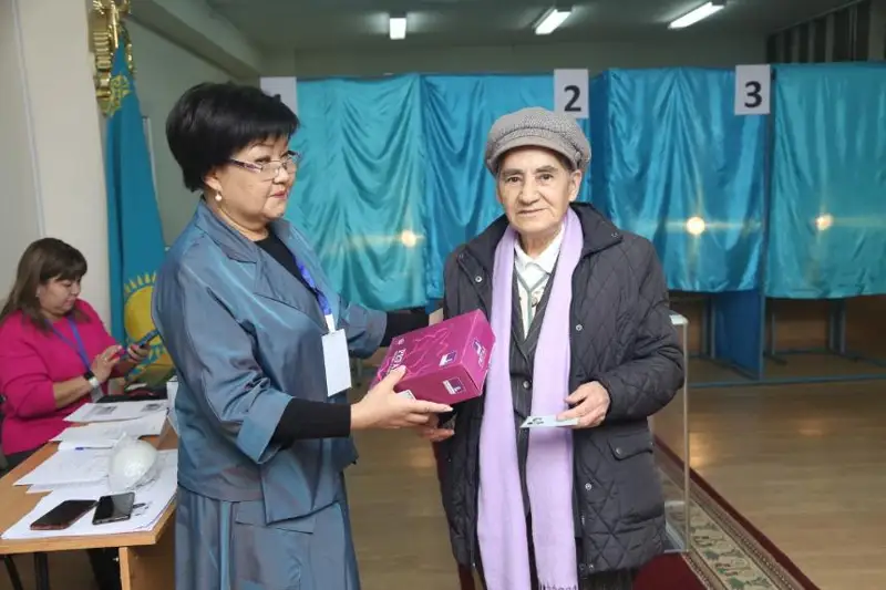 Верю в светлое будущее - ученый Асылы Осман проголосовала одной из первых в Алматы