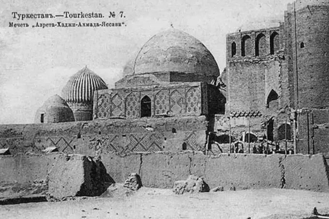 ازىرەت سۇلتان كەسەنەسى: جەرلەۋ ءراسىمى قاشان جانە قالاي توقتاتىلدى؟