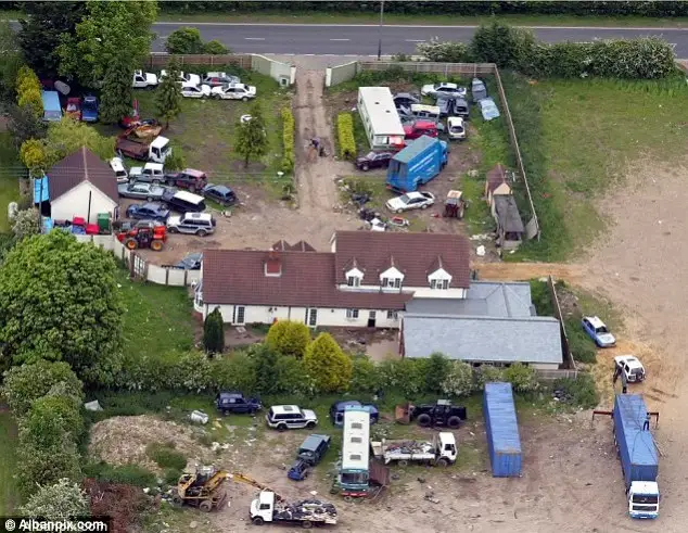 3514article-2357844-1AB42593000005DC-913_634x491