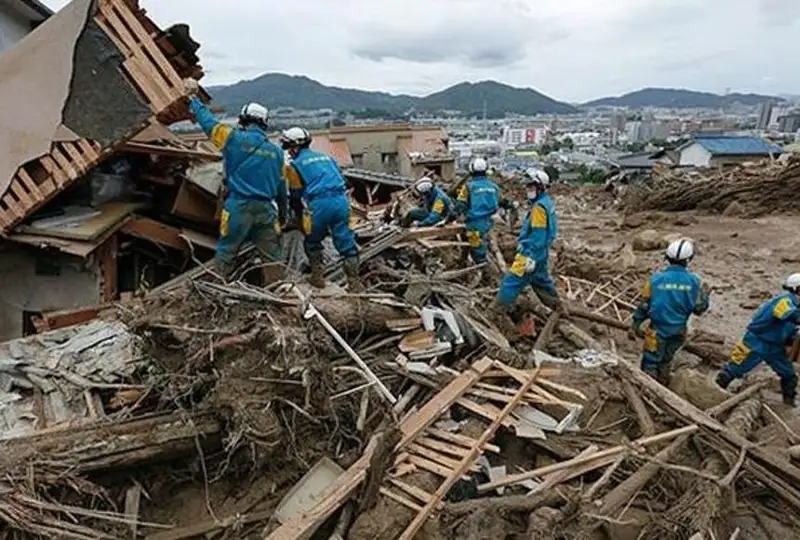 В результате схода оползня в Японии рухнули 10 зданий