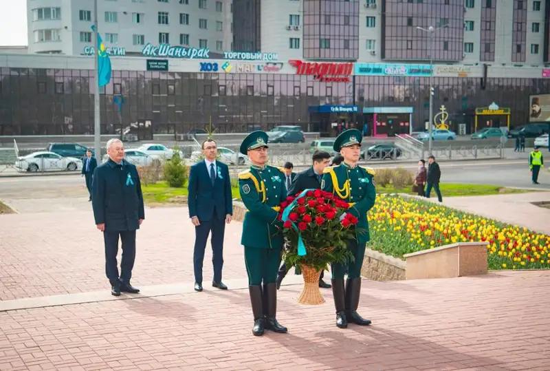 Память Бауыржана Момышулы почтил спикер Сената