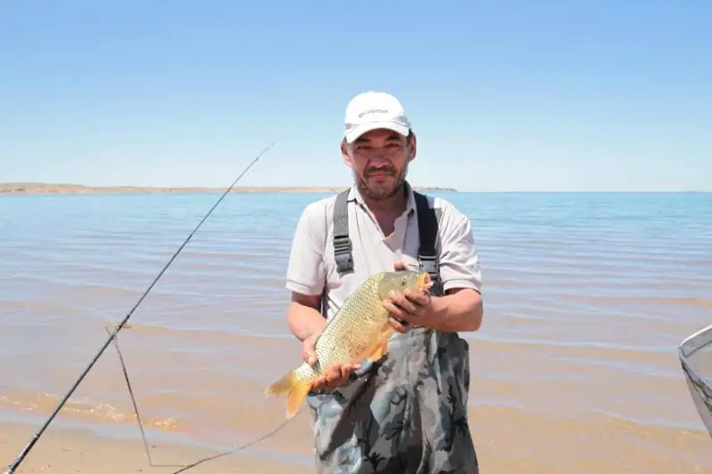 Республиканские соревнования по ловле рыбы прошли на Шардаринском водохранилище