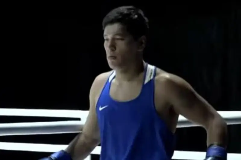 Чемпион юношеской Олимпиады по боксу из Казахстана вышел в полуфинал международного турнира