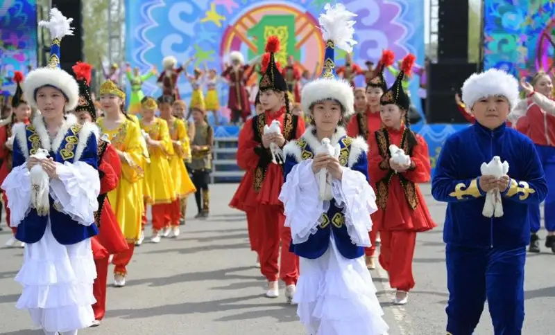 Праздничными гуляниями отметили в Павлодаре День единства народа Казахстана