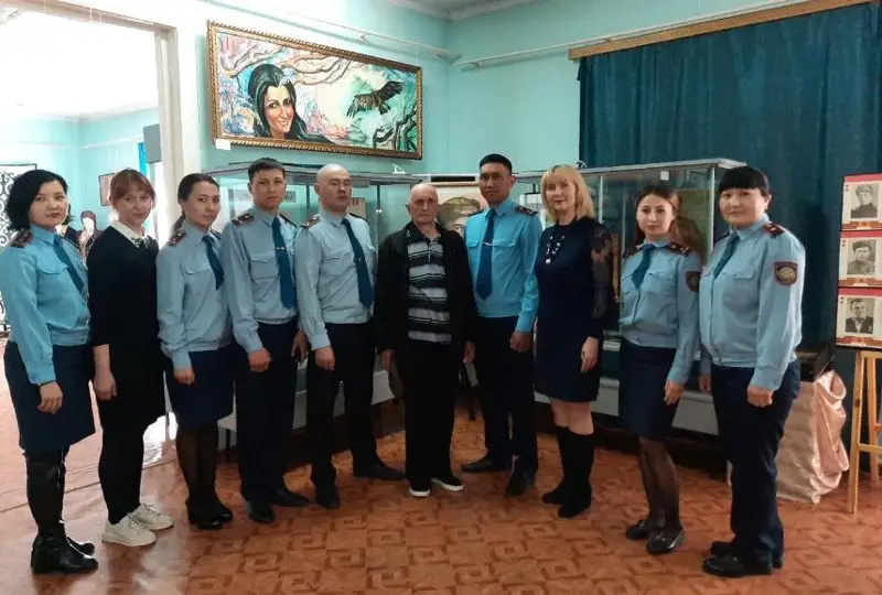 Бывшего узника концлагеря поздравили с Днем Победы в Восточном Казахстане