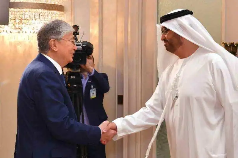 قازاقستان پرەزيدەنتى مۇناي مەن گاز وندىرەتىن جەتەكشى كاسىپورىنىڭ باس ديرەكتورىمەن كەزدەستى