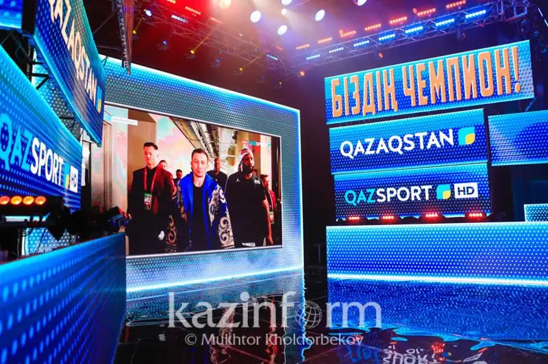 Astanalyqtar Golovkın-Alvares boks keshin úlken ekran arqyly tamashalaýda