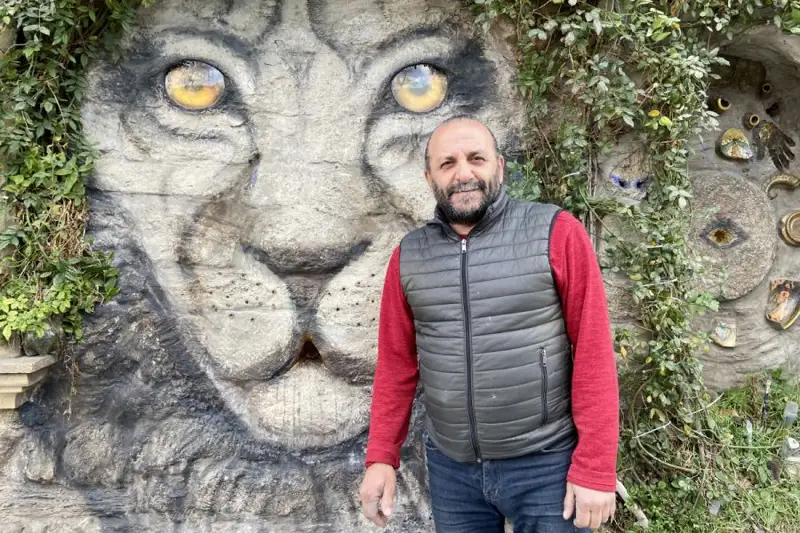 اعاشقا جان بىتىرگەن سۋرەتشى