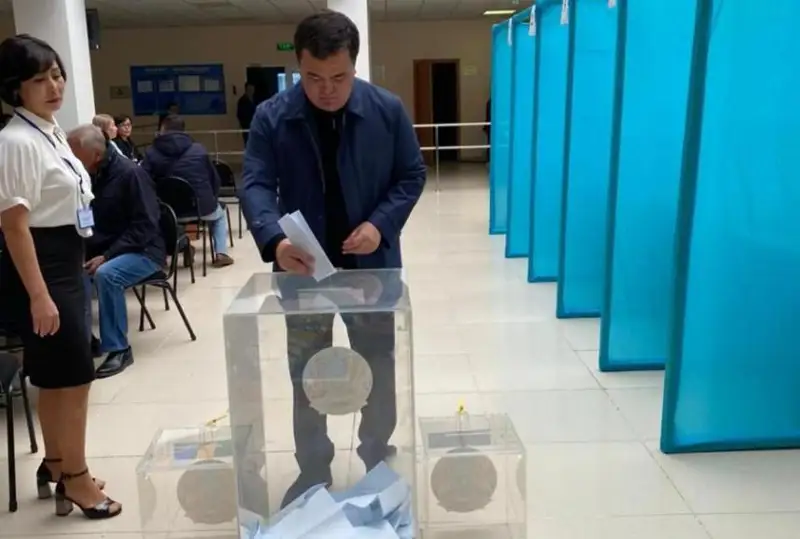 Голосование проходит на 777 участках в Карагандинской области