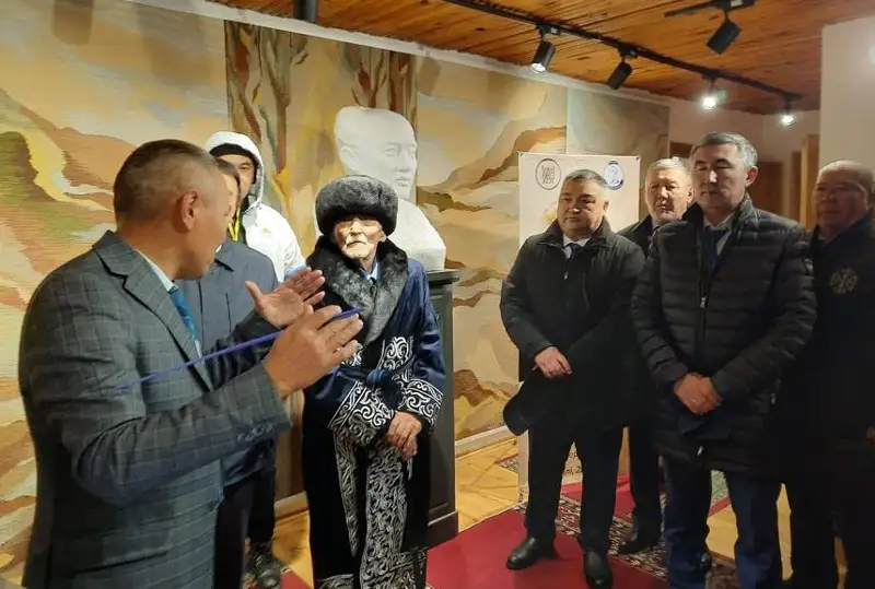Отреставрированный мавзолей «Енлик-Кебек» открыли в Абайской области