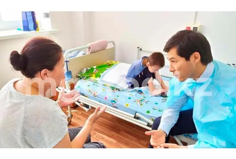 Семье мальчика с ампутированными руками выдадут трехкомнатную квартиру в ЗКО