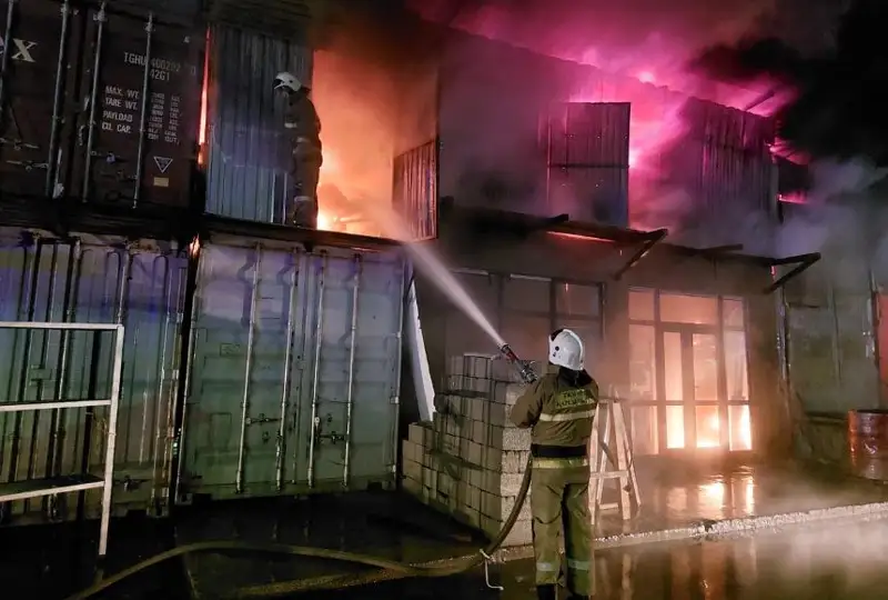 Взрыв газовых баллонов предотвратили жамбылские пожарные