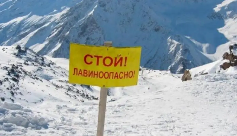 Опасный снег спустили с горных участков в ВКО