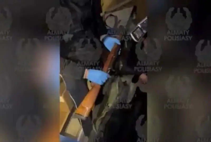 Арсенал оружия изъяли в Алматы