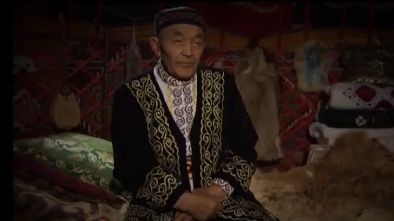 قىتايدى مويىنداتقان قازاق حيساگەرى قازىم المەن ۇلى - ۆيدەو