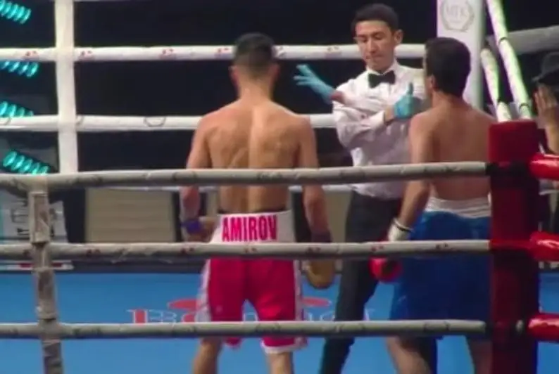 Чемпион WBC и WBO из Казахстана впервые выиграл нокаутом в профи