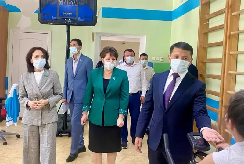 Мажилисмены проводят встречи в регионах