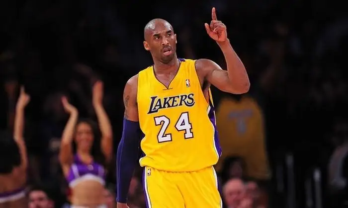 اتى اڭىزعا اينالعان كوبي برايانتقا «ەممي» سىيلىعى بەرىلدى