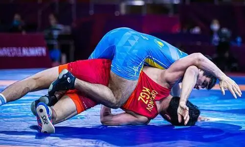 Казахстанец проведет схватку за медаль ЧМ-2022 по борьбе