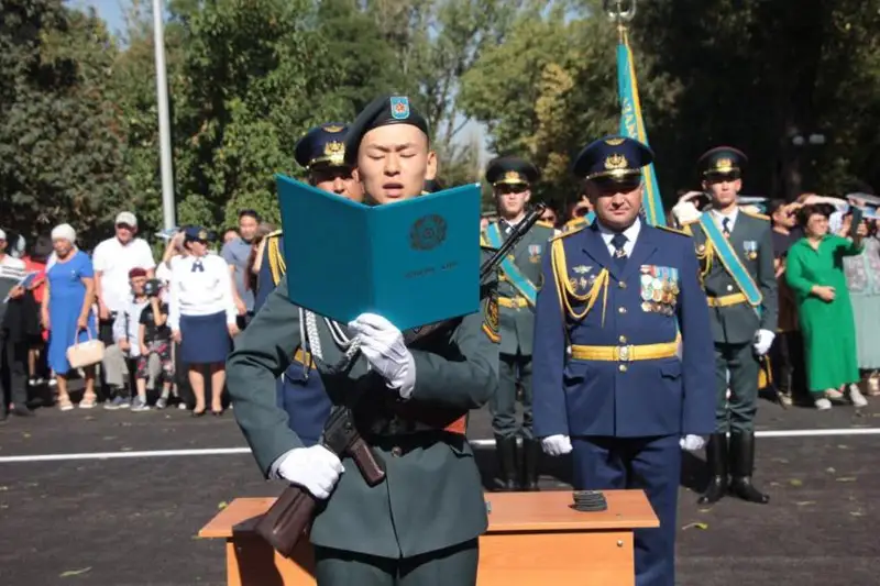 Первокурсники военных вузов приняли присягу в Алматы