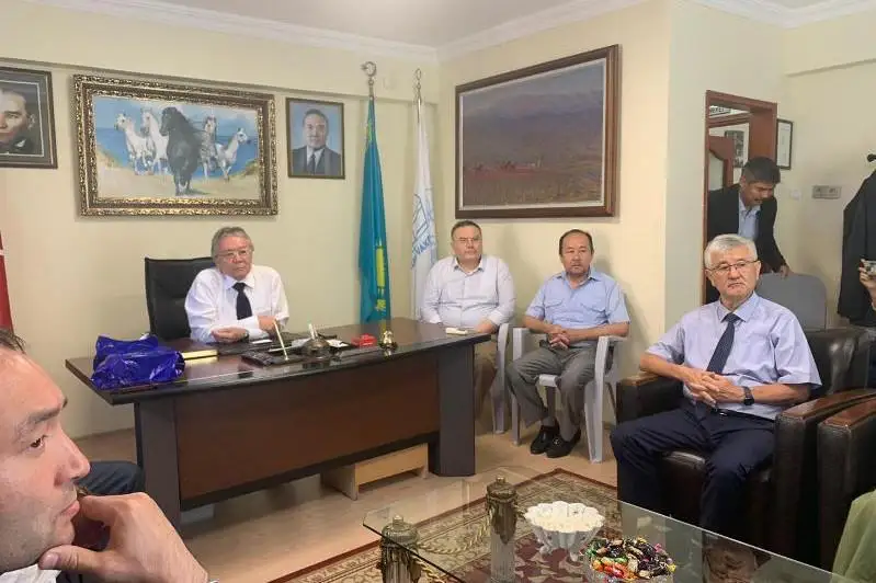 «وتانداستار» قورى تۇركياداعى قانداستاردىڭ بيزنەسىمەن تانىستى