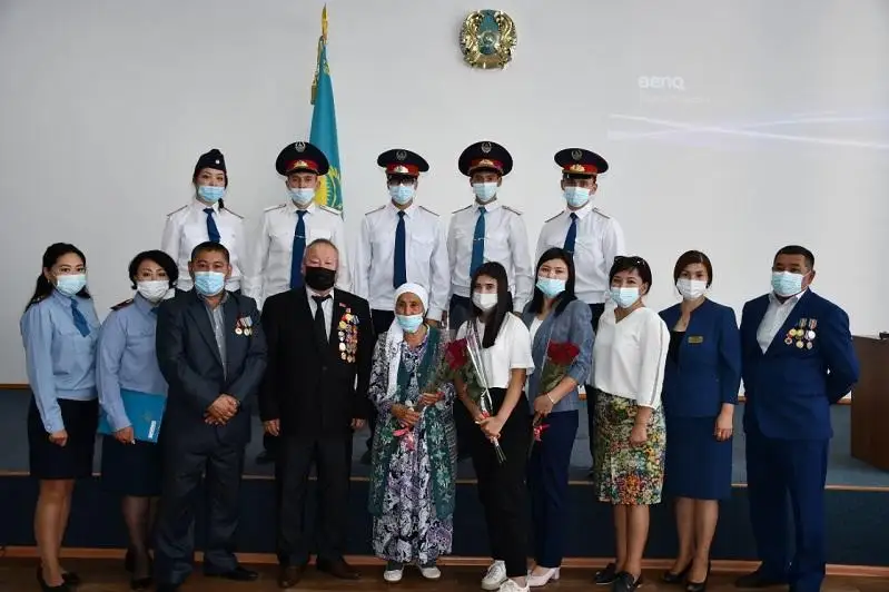 اقمولا وبلىسىندا قازا تاپقان ءتارتىپ ساقشىسى تۋرالى فيلم ءتۇسىرىلدى