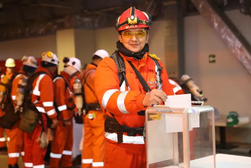 На месторождение Кашаган урну для голосования доставило судно на воздушной подушке