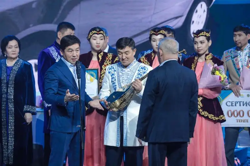 بەكارىس شويبەكوۆ «التىن دومبىرا» يەگەرى اتاندى