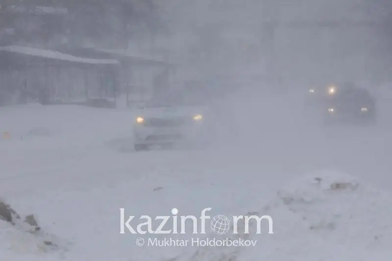 Штормовое предупреждение объявили в Казахстане