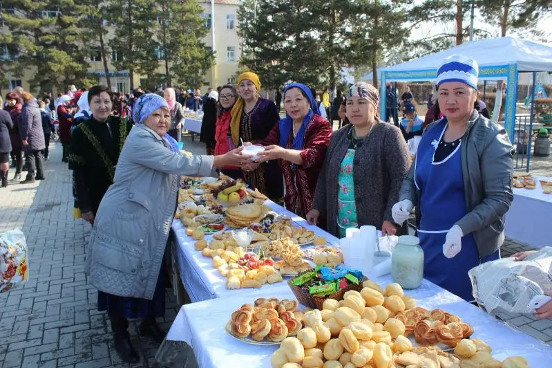 500 литров Наурыз коже и 500 кг баурсаков раздали жителям в Алматинской области