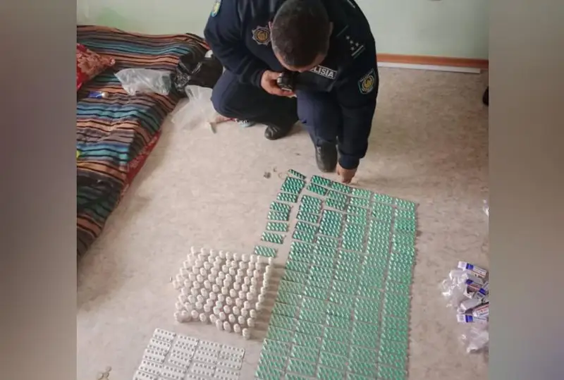 Около 200 штук трамадола и тропикамида изъято у супружеской пары в Атырау