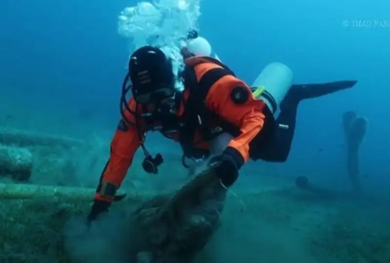 Более 23 тонн мусора подняли со дна моря в Греции