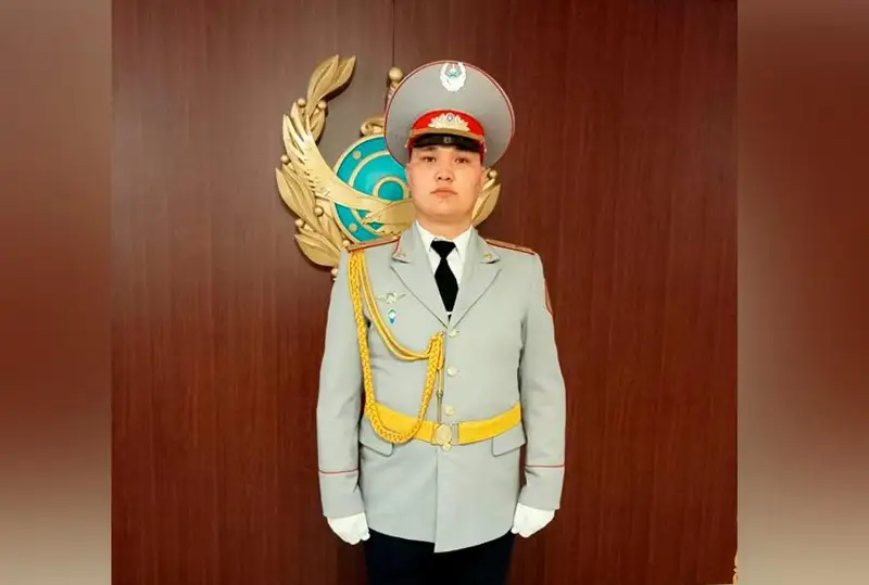 Спасший пенсионерку костанайский полицейский награжден медалью