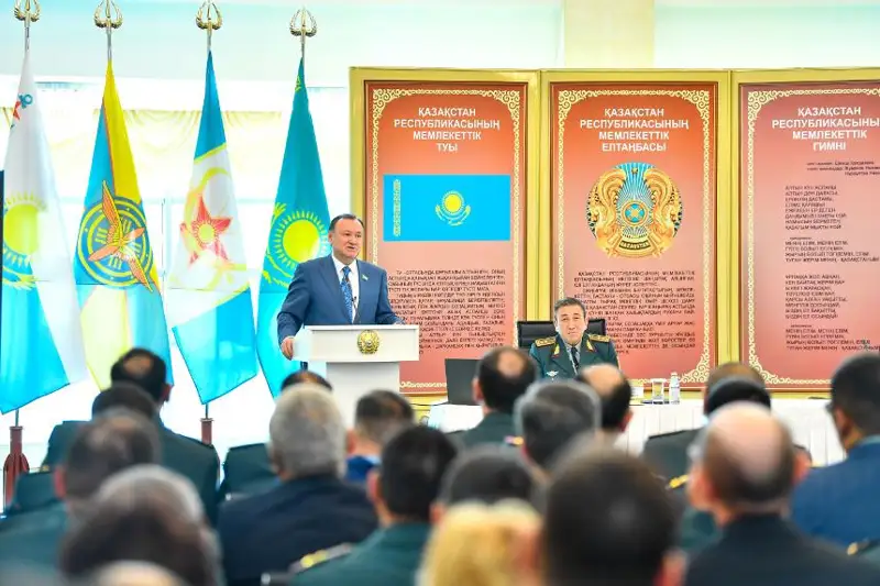 Сенатор Кул-Мухаммед обсудил референдум с личным составом Национального университета обороны