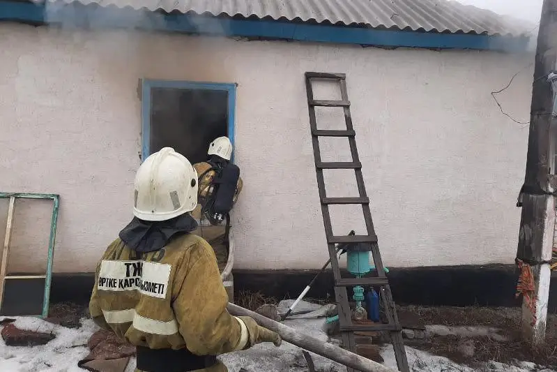 ShQO-da otqa oranǵan jer úıden 2 gaz ballony shyǵaryldy