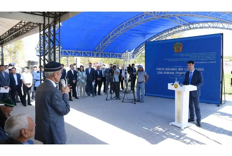 Аким Туркестанской области провел первую встречу с населением