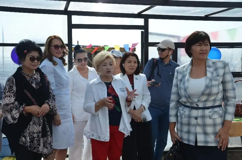 Воспитанников деревни семейного типа в Атырау приучают к труду