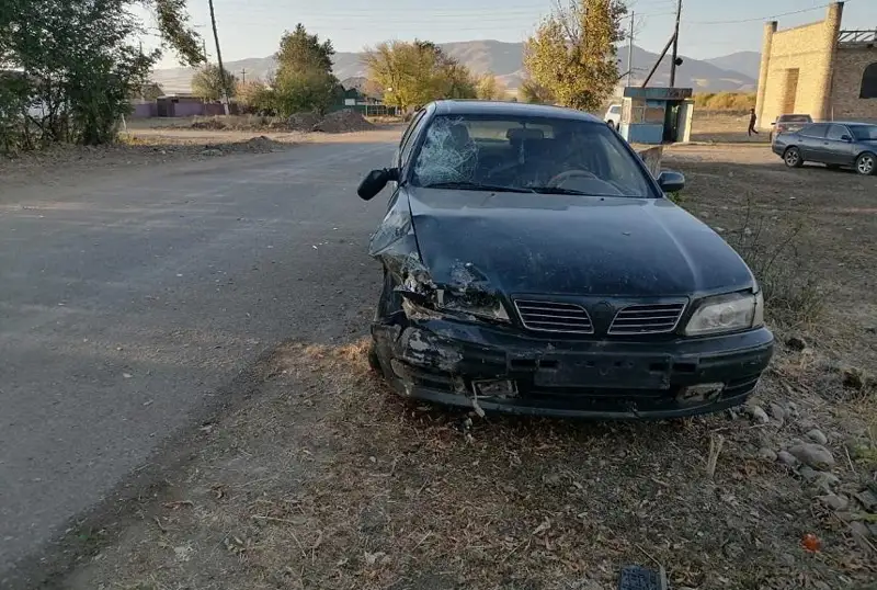 Jetisý oblysynda 14 jasar oqýshy mototsıklmen kólikke soǵylyp qaza boldy