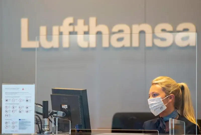 Задержки рейсов и нехватку персонала вызвал ковид в аэропортах Германии