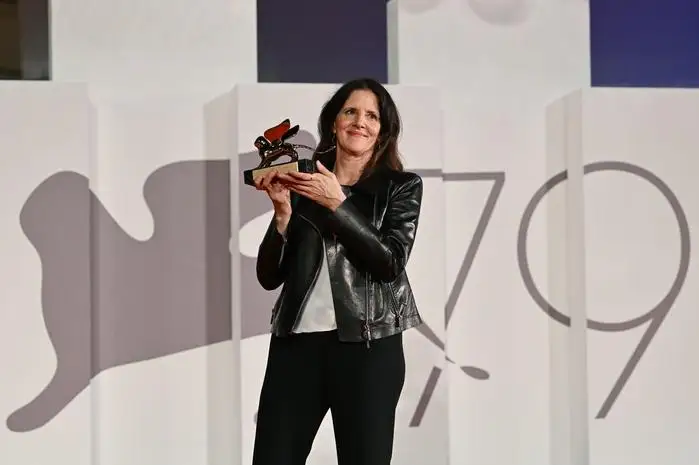 «Золотого льва» Венецианского кинофестиваля получил фильм «Вся красота и кровопролитие»